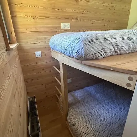 Neuf Skis Aux Pieds Apartment *