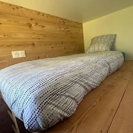 Neuf Skis Aux Pieds Apartment *